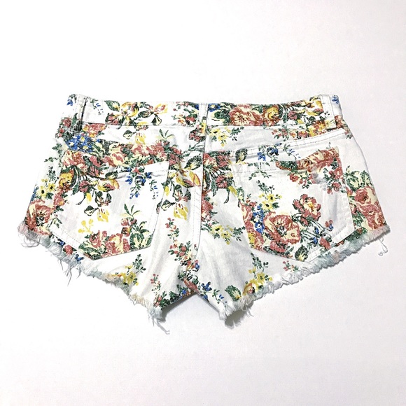 Billabong Floral Short Shorts - Picture 3 of 8